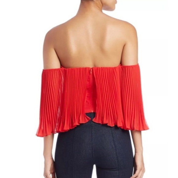 Guess off the shoulder top - Picture 3 of 6